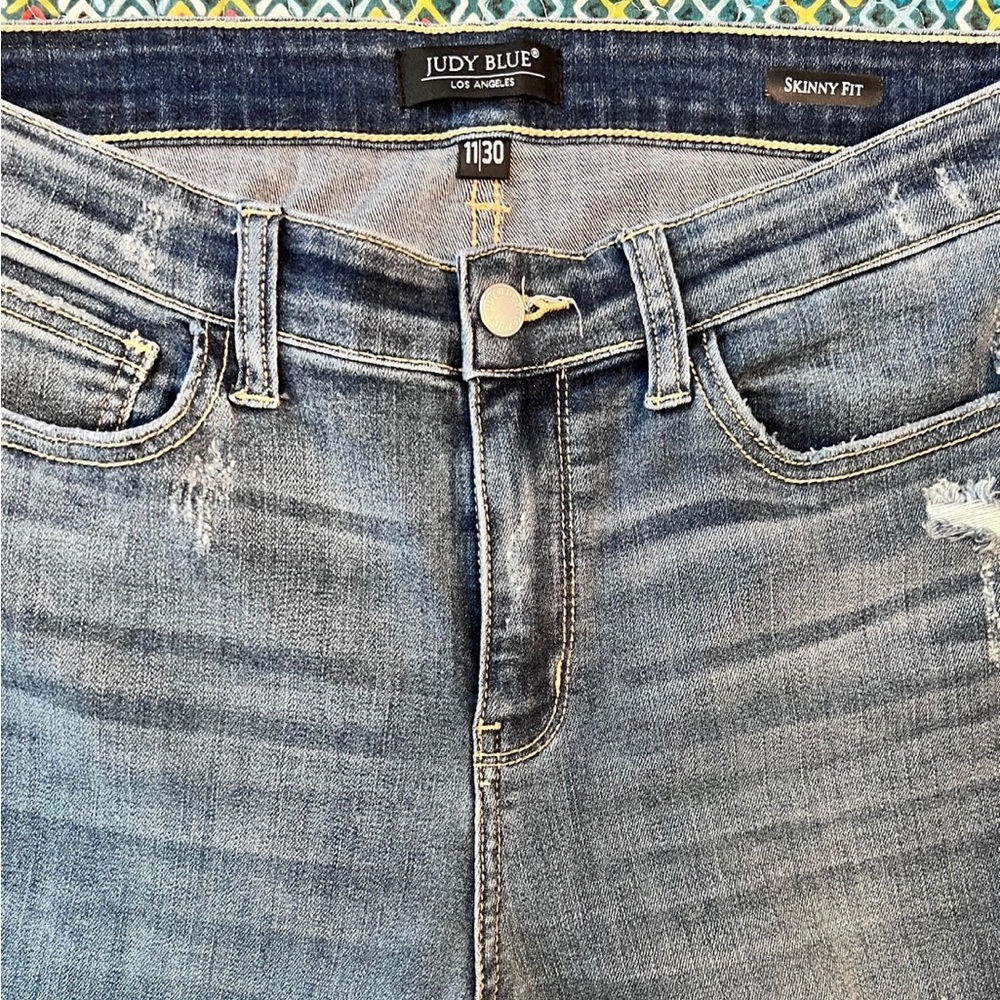 Ladies barely worn jeans. Non smoking.